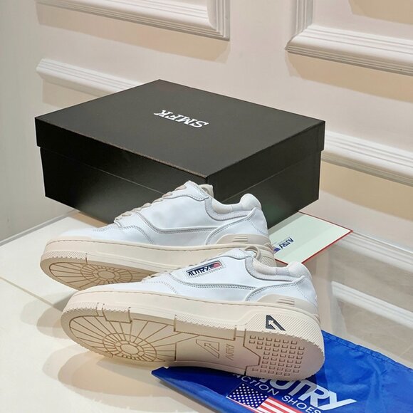 Autry Medalist Low-Top Leather Sneakers - Picture 4 of 6